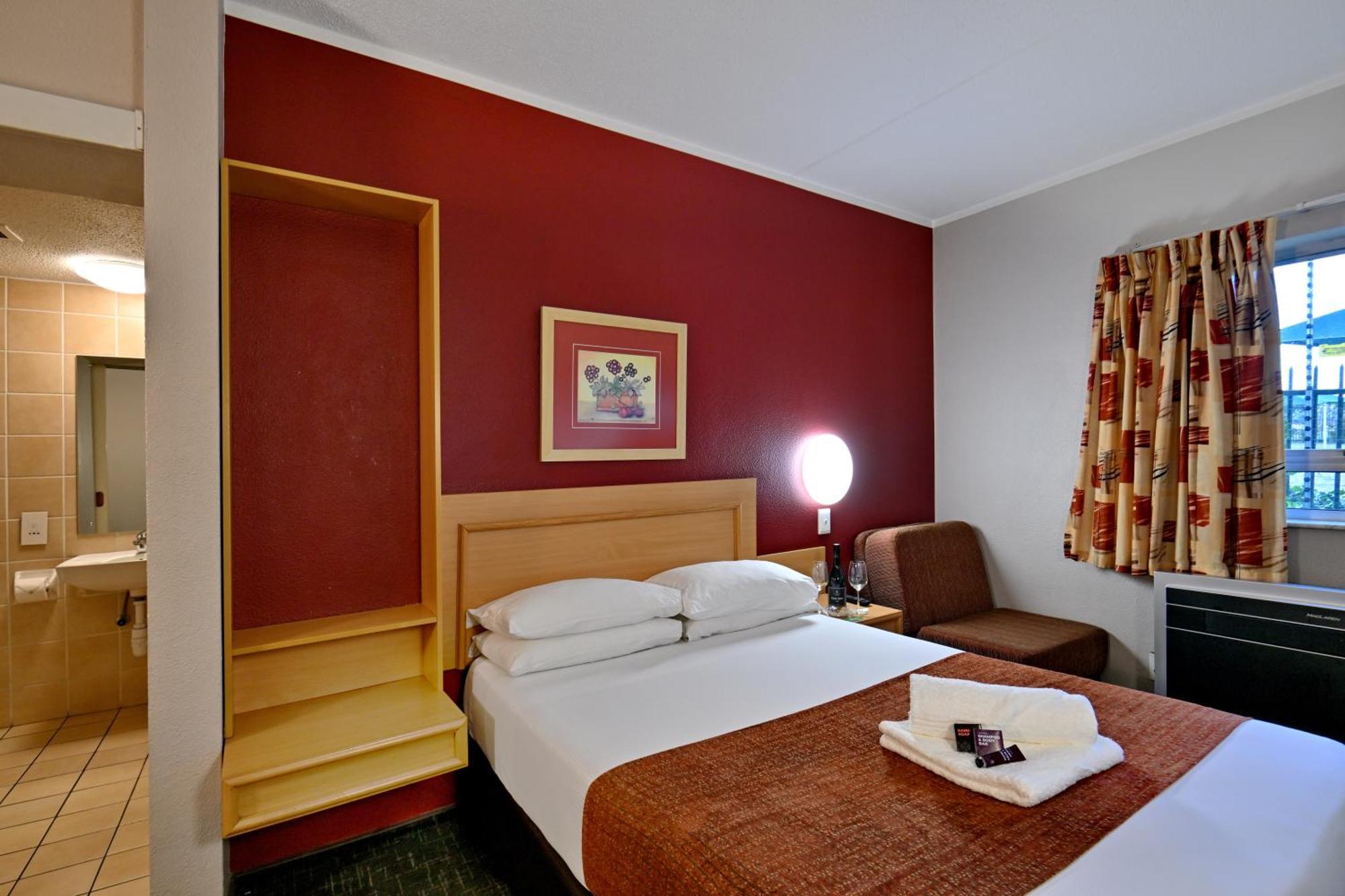 Hotel Road Jnb Airport *